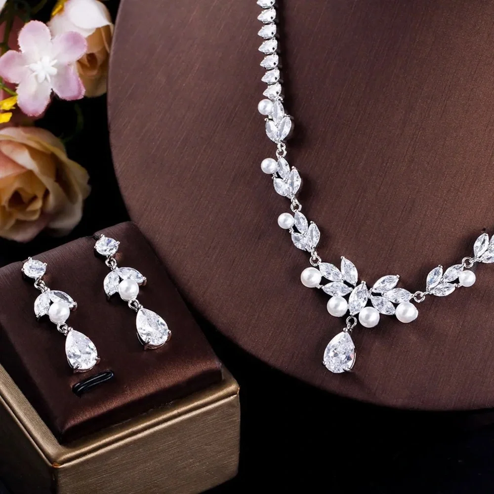 Wedding / bridal / formal necklace set silver with cubic zirconia and pearls - Picture 3 of 3
